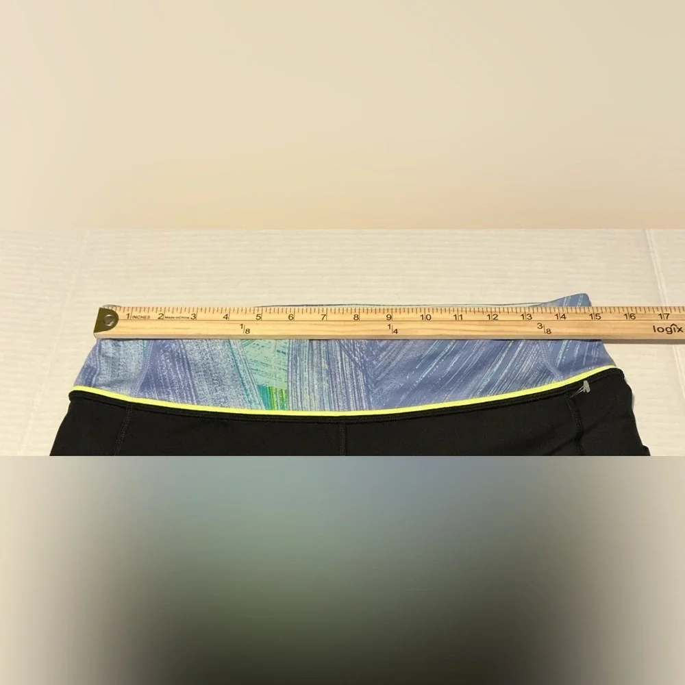 Lululemon Crop Leggings Size 10 - Black with Patterned Waist & Mesh Details - Picture 9 of 10